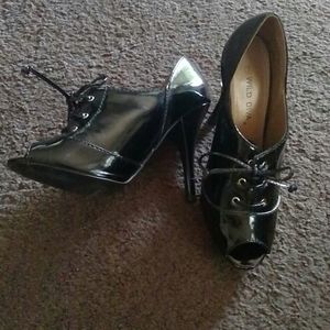 Black plether lace up high heels